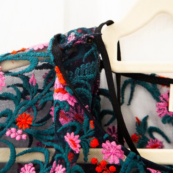 Anthropologie Moulinette Soeurs Black Floral Embroidered Tunic Top, size M - Picture 9 of 12